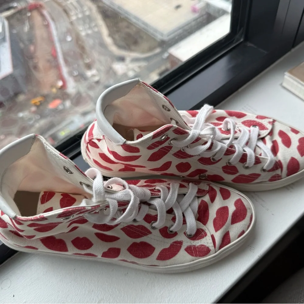 Saint Laurent White Canvas High-Top Sneakers with Red Lip Motif size 38 - Picture 2 of 7